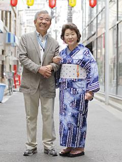 ナカユミ<br>ウン十年ぶりに腕を組む両親　たまにはこういう写真もいいね