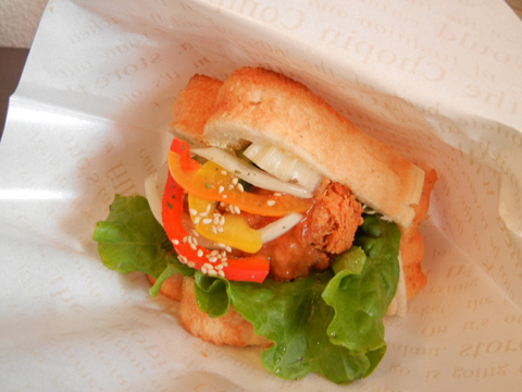 くろっきー<br>松島海岸駅前の「かき松島　こうは」で、 「松島バーガー」を食べました。 と～っても、美味しかったです☆ 皆さんも是非！